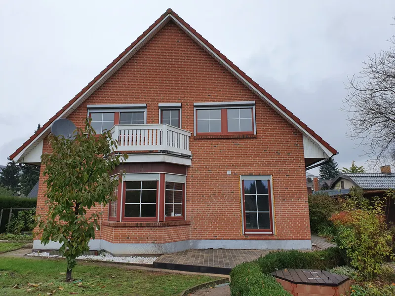 Schöne 3,5-Zimmer-Wohnung  im Obergeschoss mit Balkon im 2- Familienhaus — photo 1